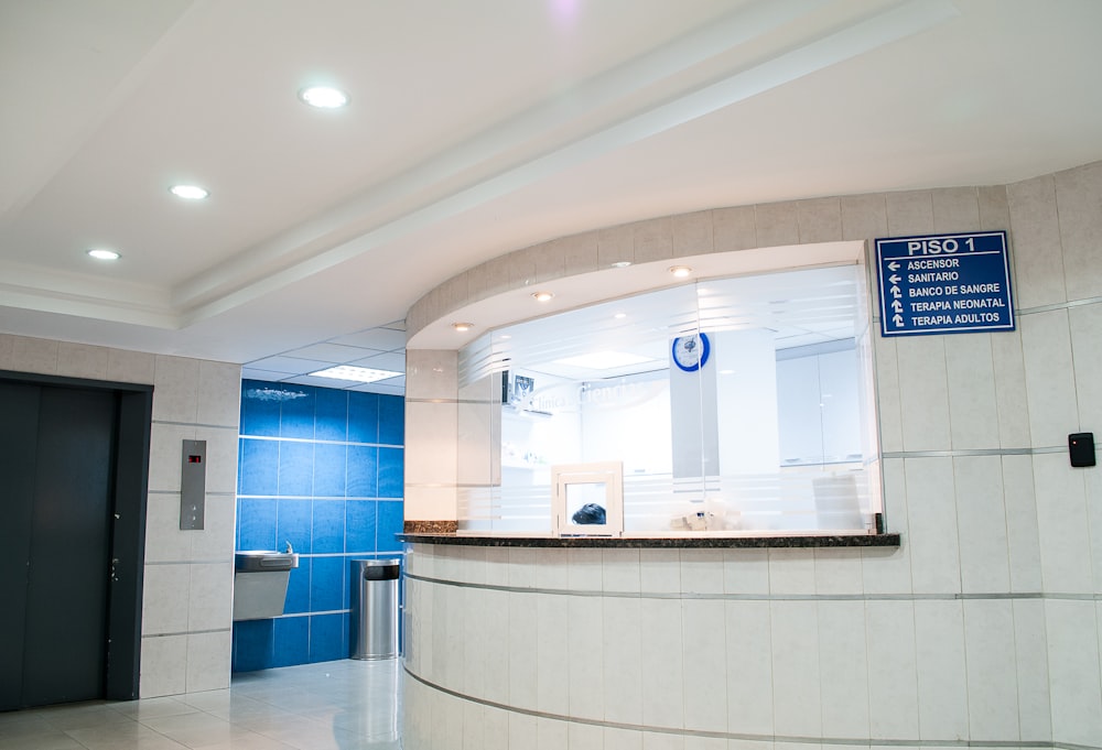 Heavy-Duty Hospital Stretcher Elevator with Smooth Leveling